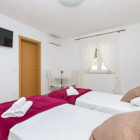 Pensionat Peruzovic 1 3*