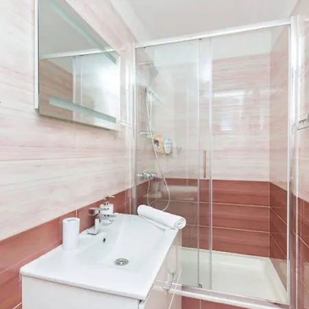 Peruzovic 1 3* Split