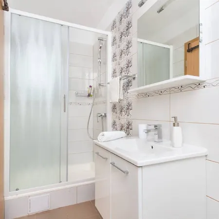 Peruzovic 1 Pensionat 3*