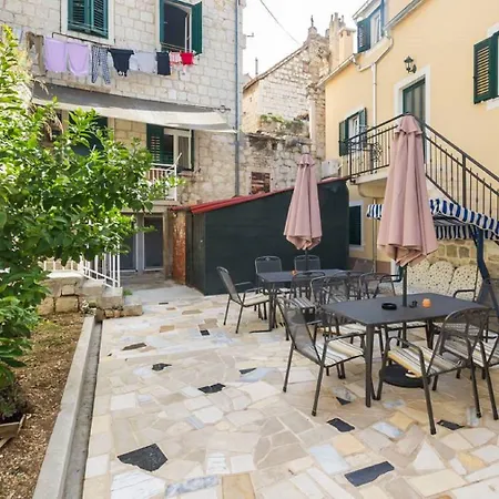 Peruzovic 1 3* Split