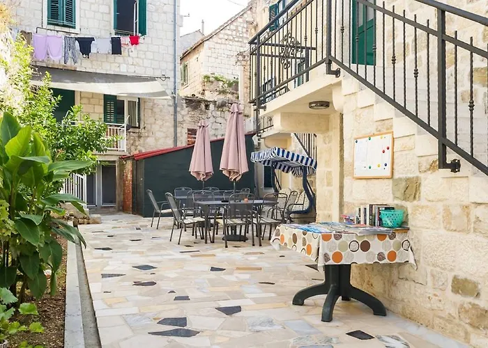 Peruzovic 1 3* Split