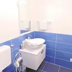 Peruzovic 1 3* سبليت