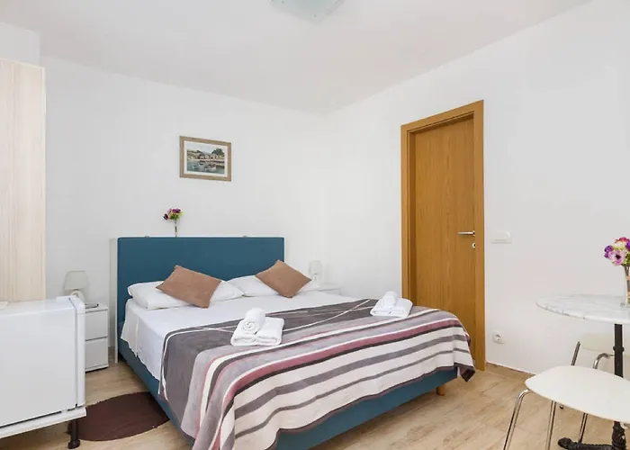 Peruzovic 1 Гостевой дом Сплит