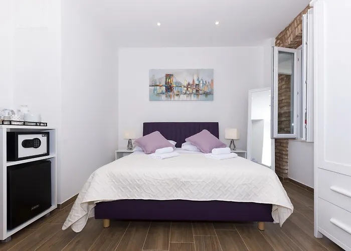 Peruzovic 1 Гостевой дом Сплит