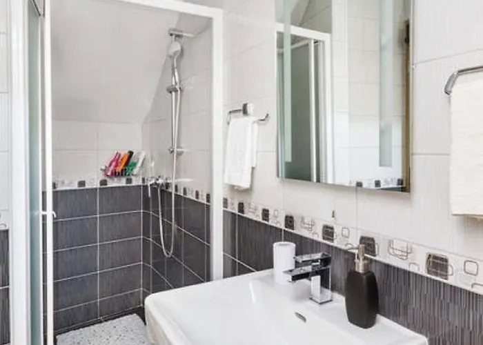 Peruzovic 1 3* Сплит