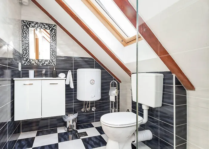 Peruzovic 1 3* Сплит