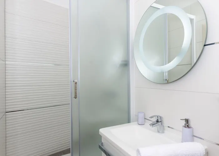 Peruzovic 1 3* Сплит