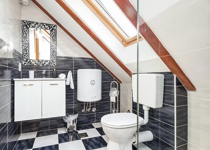 Peruzovic 1 3* Сплит