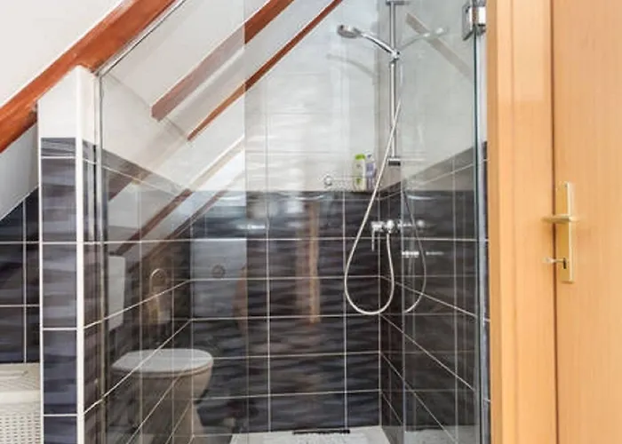 Peruzovic 1 3* Сплит