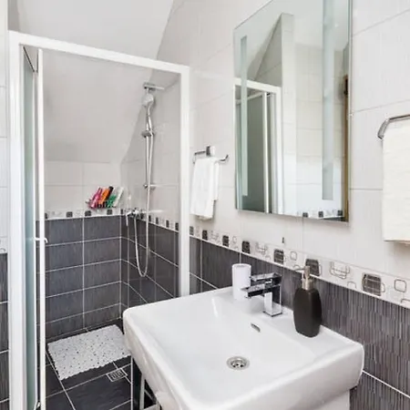 Peruzovic 1 3* Split