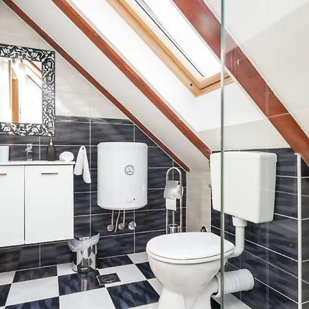 Peruzovic 1 3* Split